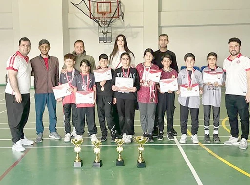 BALPINAR ORTAOKULU&rsquo;NDAN FLOOR CURLİNG&rsquo;DE B&Uuml;Y&Uuml;K BAŞARI