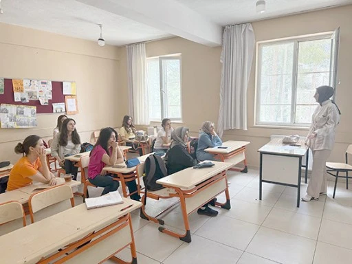 &Ouml;ĞRETMENLERE TEKNOLOJİ BAĞIMLILIĞI EĞİTİMİ VERİLDİ