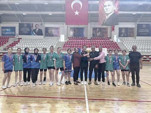 HENTBOL GENÇ KIZLARDA ŞAMPİYON İBN-İ SİNA MTAL