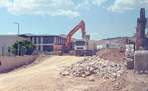 KOZLUK GENELİNDE ALTYAPI VE YOL &Ccedil;ALIŞMALARI ARALIKSIZ S&Uuml;R&Uuml;YOR