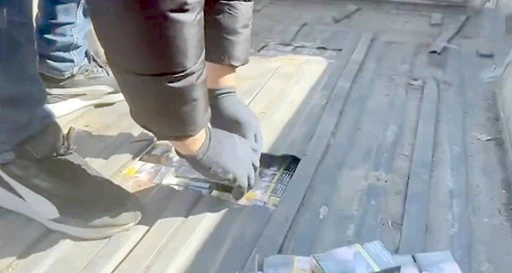 GİZLİ BÖLMEDEN KAÇAK SİGARA ÇIKTI