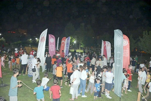 &Ccedil;OCUKLAR MİLLET BAH&Ccedil;ESİ&rsquo;NDE DOYASIYA EĞLENDİ