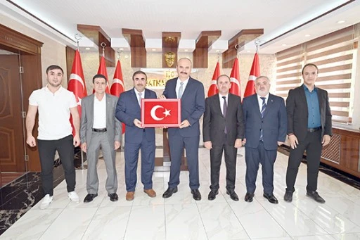 VAKIF Y&Ouml;NETİMİNDEN VALİ CANALP&rsquo;A ZİYARET