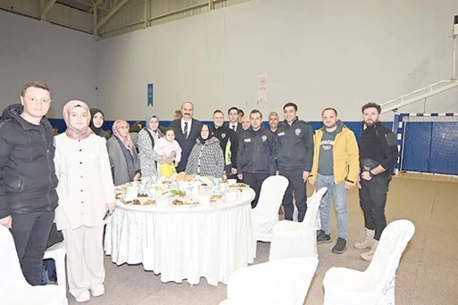 VALİ CANALP, GERC&Uuml;Ş&rsquo;TE VATANDAŞLARLA BİRLİKTE İFTARINI A&Ccedil;TI