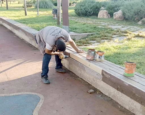 PARKLARDA HASAR G&Ouml;REN MALZEMELER ONARILIYOR