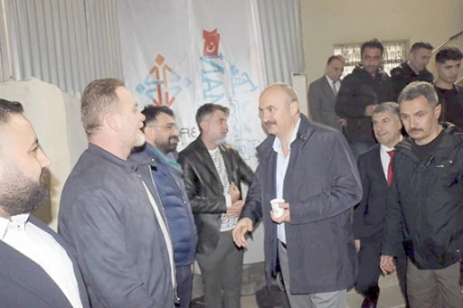 VALİ, İKİ MAHALLENİN SAKİNLERİYLE ORUCUNU AÇTI