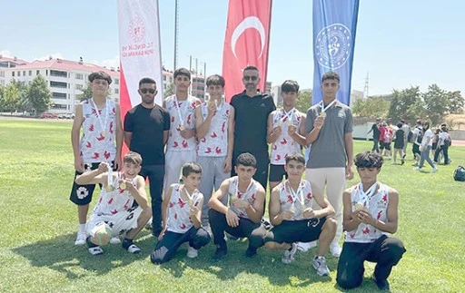 ATLETİZM TAKIMI YARI FİNALİ ZİRVEDE TAMAMLADI