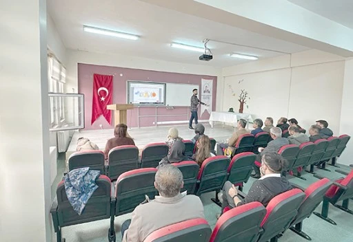 ERASMUS+ &Ccedil;ALIŞMALARI ARALIKSIZ S&Uuml;R&Uuml;YOR