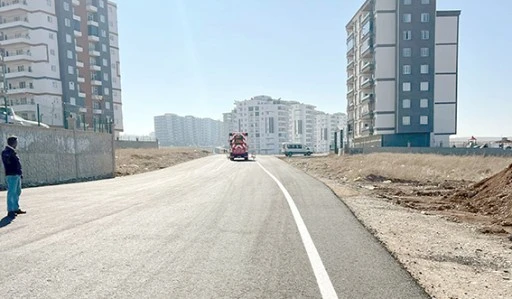 NUPELDA CADDESİ'NDE YOL &Ccedil;İZGİ &Ccedil;ALIŞMALARI TAMAMLANDI