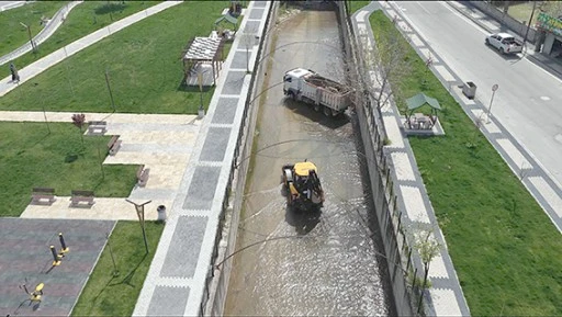 YAĞIŞLARIN ARDINDAN İLUH DERESİ&rsquo;NDE KAPSAMLI TEMİZLİK SEFERBERLİĞİ