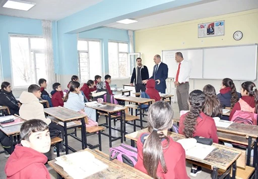 RESİM SERGİSİ A&Ccedil;ILIŞI YAPILDI