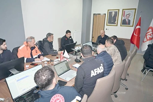 VALİ CANALP, &Ccedil;ALIŞMALARI KRİZ MERKEZİNDE ANLIK OLARAK TAKİP EDİYOR