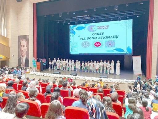 &Ccedil;EDES K&Uuml;LT&Uuml;R ŞENLİĞİ'NDE YIL SONU COŞKUSU