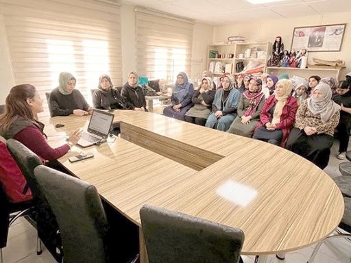 KADINA YÖNELİK ŞİDDETLE MÜCADELE FARKINDALIĞI ARTIRILIYOR