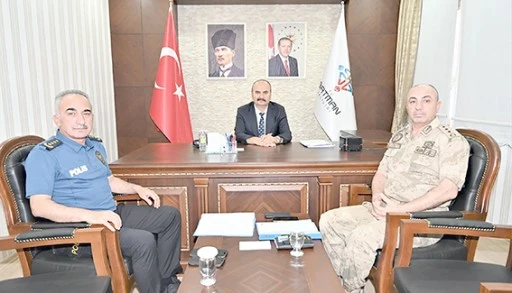 VALİ CANALP, G&Uuml;VENLİK TOPLANTISINA KATILDI