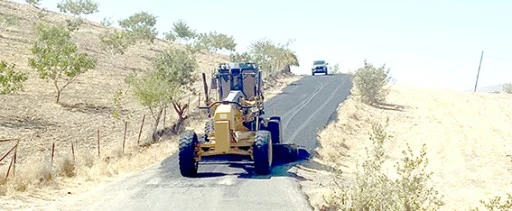 HASANKEYF&rsquo;TE K&Ouml;Y YOLLARINDA ASFALT YAMA &Ccedil;ALIŞMALARI