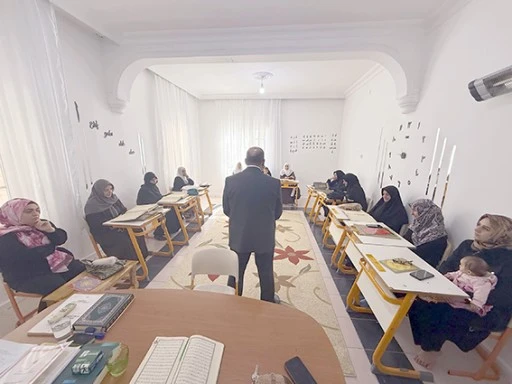 M&Uuml;FT&Uuml; DURMUŞ&rsquo;TAN KADIN KURSİYERLERE MORAL ZİYARETİ