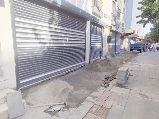 YOL, ASFALT VE PARKE &Ccedil;ALIŞMALARI S&Uuml;R&Uuml;YOR