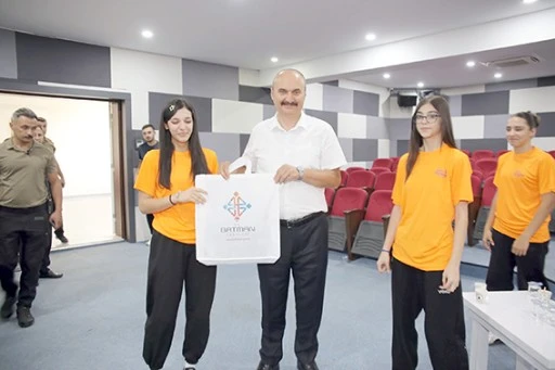 ANADOLU YILDIZLARI VALİ CANALP&rsquo;I ZİYARET ETTİ