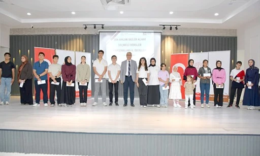 YARIŞMADA DERECEYE GİREN &Ouml;ĞRENCİLER &Ouml;D&Uuml;LLENDİRİLDİ