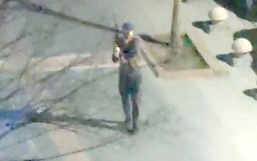 RASTGELE ATEŞ A&Ccedil;TI, KISA S&Uuml;REDE YAKALANDI