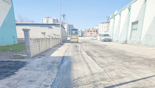 YOL BAKIM VE ONARIM &Ccedil;ALIŞMALARI S&Uuml;R&Uuml;YOR