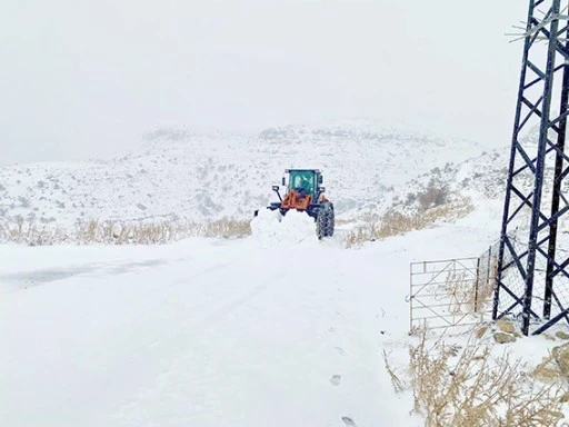 HASANKEYF&rsquo;TE KAPANAN K&Ouml;Y YOLU YENİDEN ULAŞIMA A&Ccedil;ILDI