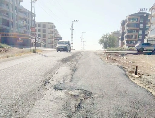 YOL YAPIM VE ASFALT &Ccedil;ALIŞMALARI S&Uuml;R&Uuml;YOR