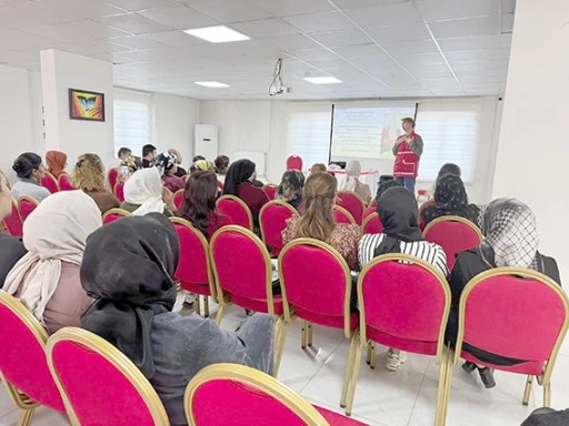 KIZILAY&rsquo;DAN YURTLARDA &lsquo;TEMEL İLK YARDIM BİLİNCİ&rsquo; EĞİTİMİ