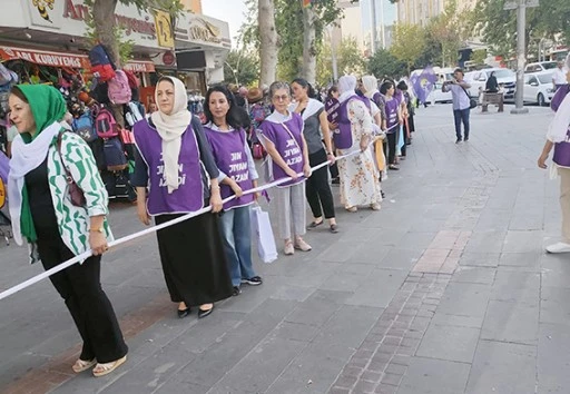 BARIŞ ZİNCİRİ YÜRÜYÜŞÜ DÜZENLENDİ