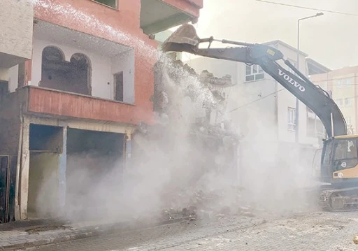 RİSKLİ YAPILARDA YIKIM VE RUHSAT S&Uuml;RE&Ccedil;LERİ TİTİZLİKLE Y&Uuml;R&Uuml;T&Uuml;L&Uuml;YOR