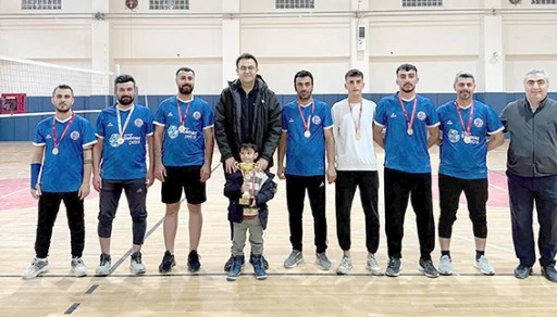 HASANKEYF'TE KURUMLAR ARASI VOLEYBOL TURNUVASI TAMAMLANDI