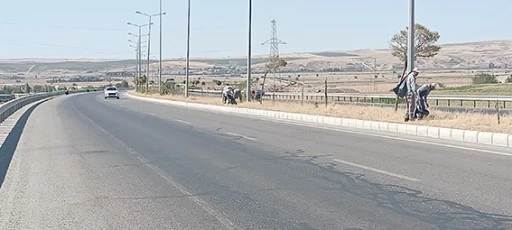 G&Uuml;NEY &Ccedil;EVRE YOLUNDA KAPSAMLI TEMİZLİK &Ccedil;ALIŞMASI