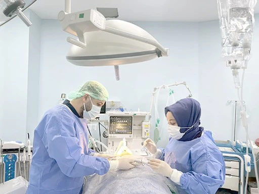 AÇIK SİNÜS LİFT VE İMPLANT BAŞARIYLA GERÇEKLEŞTİRİLDİ