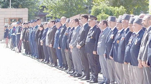 GAZİLER G&Uuml;N&Uuml; T&Ouml;RENLE KUTLANDI