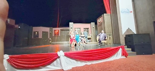 BATMAN&rsquo;DA DEVLET TİYATROSU R&Uuml;ZG&Acirc;RI ESTİ
