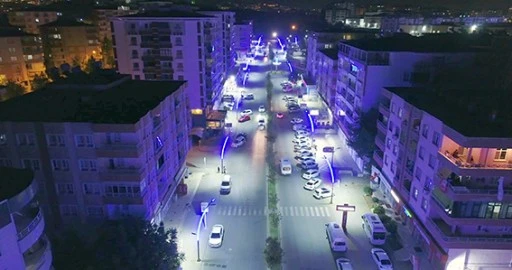 BATMAN&rsquo;IN CADDELERİ IŞIL IŞIL PARLIYOR