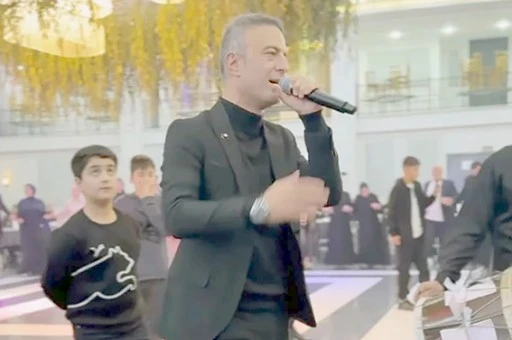 BATMANLI SANATÇI FATİH YILDIZ'DAN SAHNE REKORU