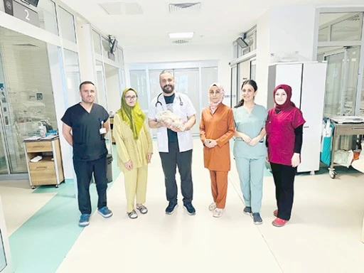 G&Ouml;KMEN BEBEK, 62 G&Uuml;NL&Uuml;K YAŞAM M&Uuml;CADELESİNİ KAZANDI