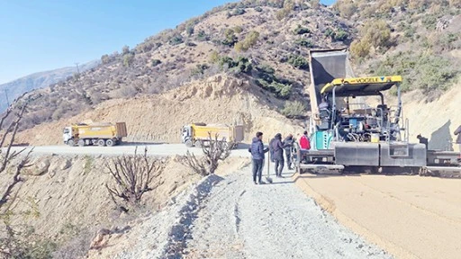 KÖYLERDE ALTYAPI VE ULAŞIM ÇALIŞMALARI ARALIKSIZ SÜRÜYOR