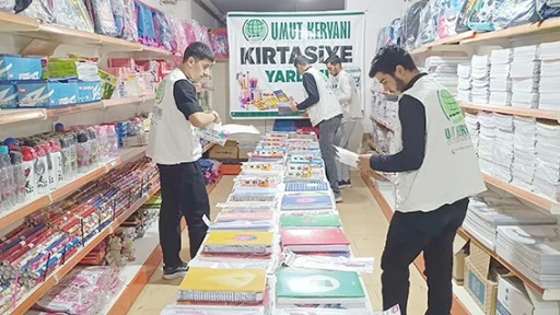 UMUT KERVANI&rsquo;NDAN &Ouml;ĞRENCİLERE KIRTASİYE DESTEĞİ