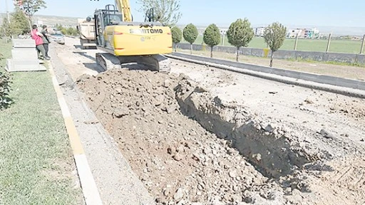 FEN İŞLERİ EKİPLERİ SAHADA &Ccedil;ALIŞMALARINI S&Uuml;RD&Uuml;R&Uuml;YOR
