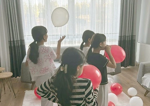 CUMHURİYET COŞKUSU &Ccedil;OCUKLARIN Y&Uuml;Z&Uuml;NDE HAYAT BULDU