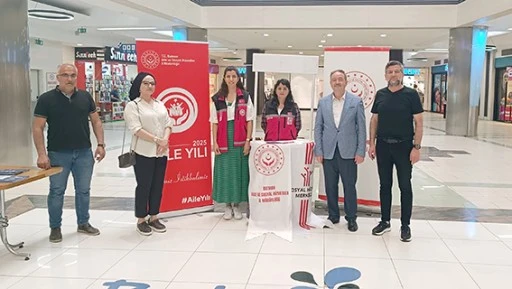 AİLE YILI TANITIM STANDI VATANDAŞLARLA BULUŞTU