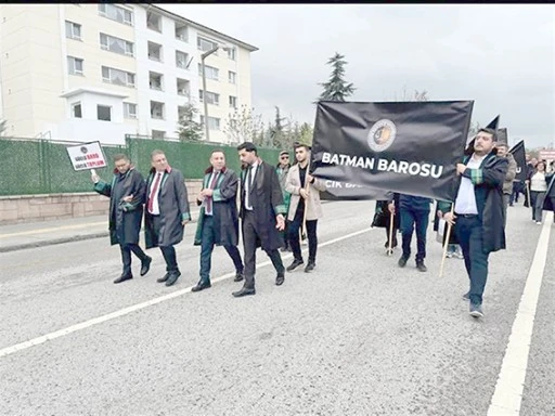 SAVUNMANIN BAĞIMSIZLIĞI Y&Uuml;R&Uuml;Y&Uuml;Ş&Uuml; YOĞUN KATILIMLA GER&Ccedil;EKLEŞTİRİLDİ