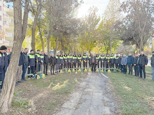 TEMİZLİK EKİPLERİNİN BU HAFTAKİ DURAĞI GAP MAHALLESİYDİ