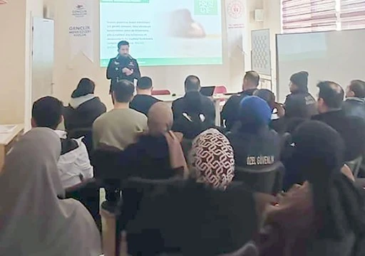 BAĞIMLILIKLA M&Uuml;CADELE EĞİTİMİ D&Uuml;ZENLENDİ