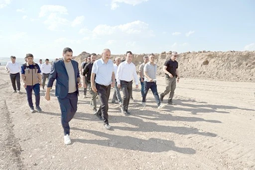 YENİ H&Uuml;K&Uuml;MET KONAĞI İNŞAATINDA İNCELEMELERDE BULUNDU