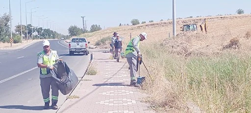 &Ccedil;EVRE YOLLARINDA KAPSAMLI TEMİZLİK &Ccedil;ALIŞMASI