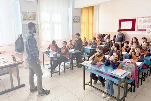 &Ouml;ĞRENCİLERE TEKNOLOJİ BAĞIMLILIĞI FARKINDALIK EĞİTİMİ